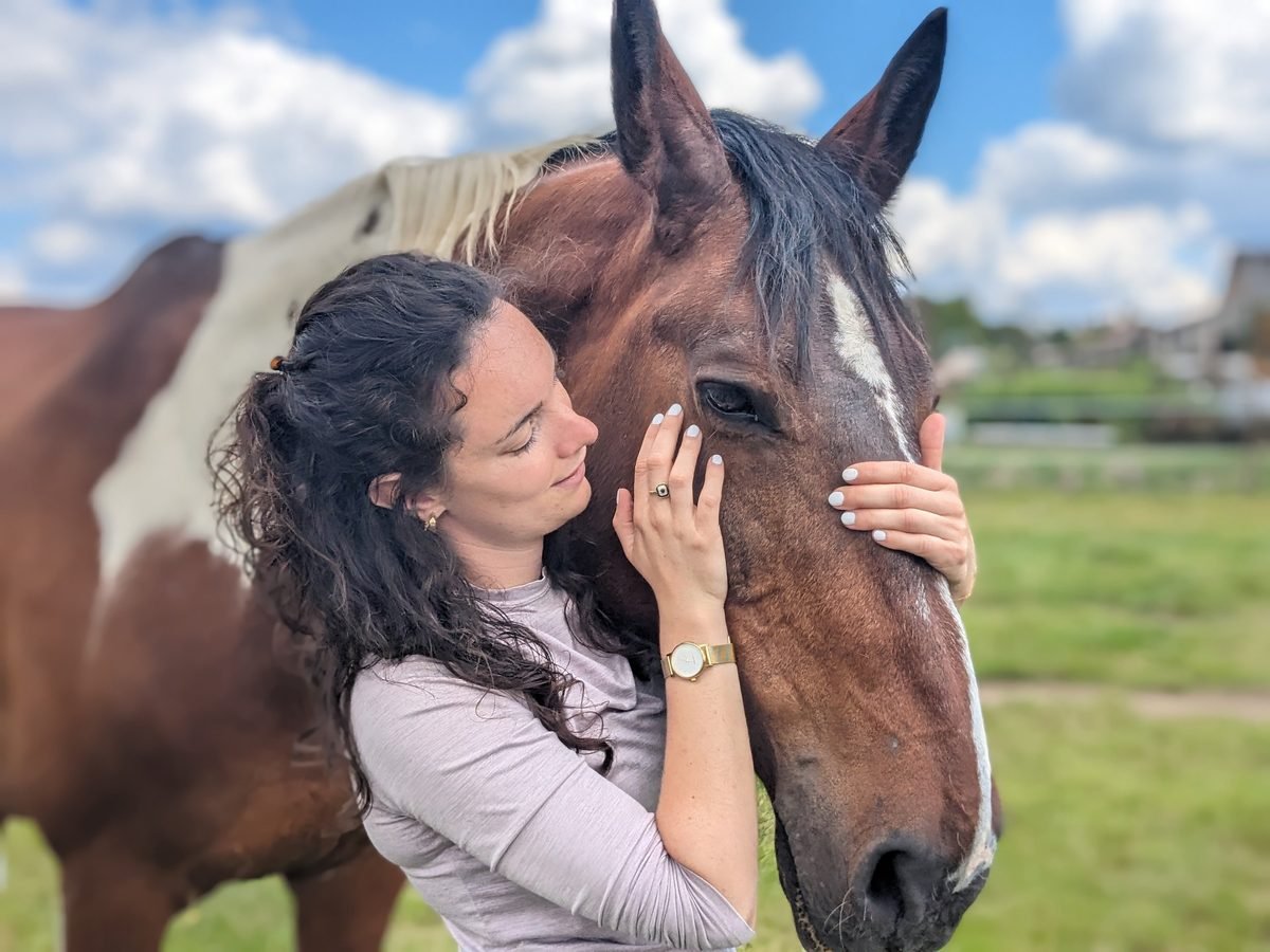 Céline Perel avec un cheval